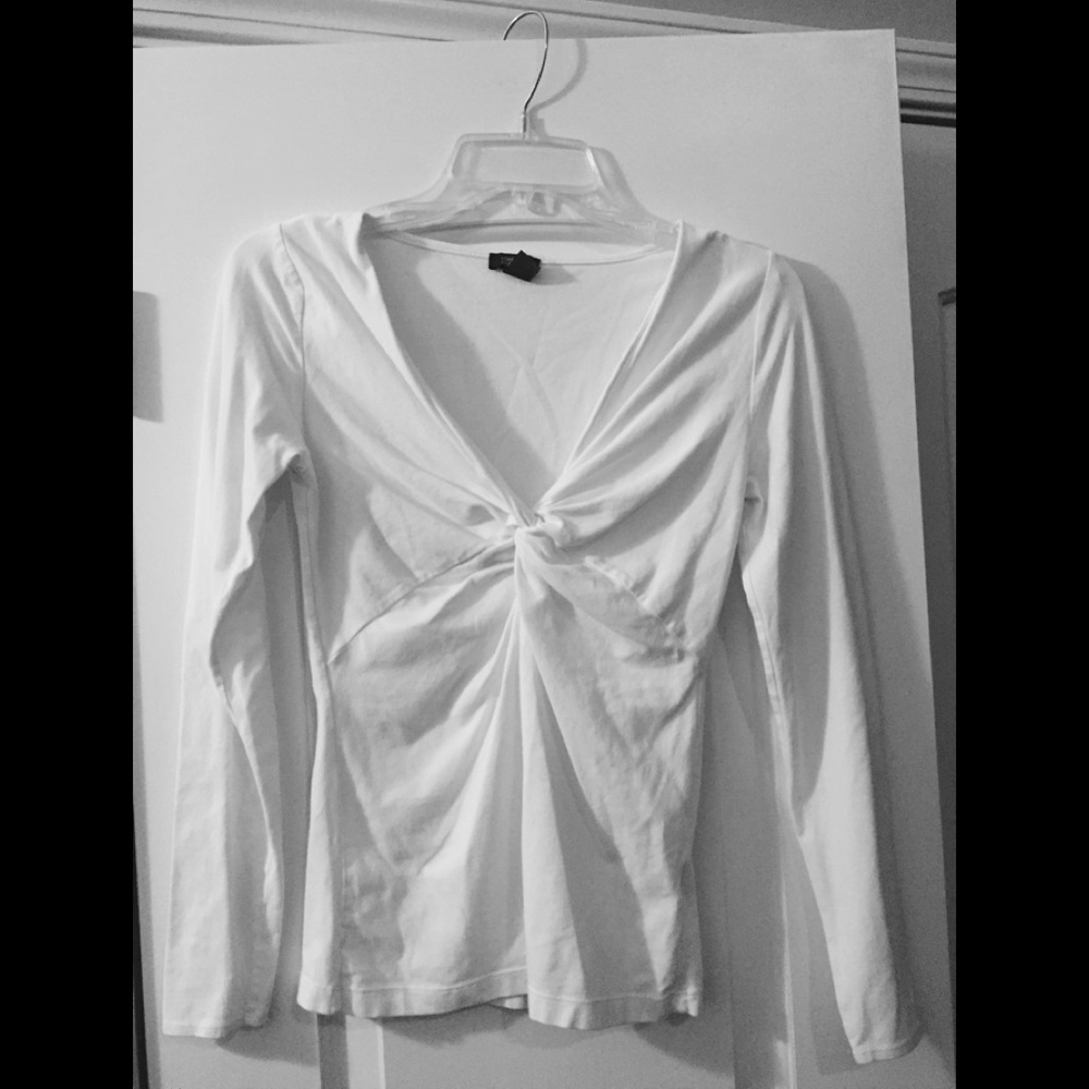 White long sleeved top with v neck. Make an offer